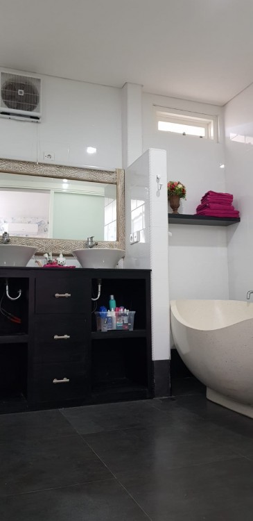 Nusa Dua,Bali,Indonesia,5 Bedrooms,3 Bathrooms,Villa,MLS ID