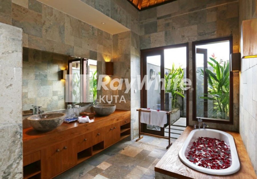 Jimbaran,Bali,Indonesia,4 Bedrooms,5 Bathrooms,Villa,MLS ID