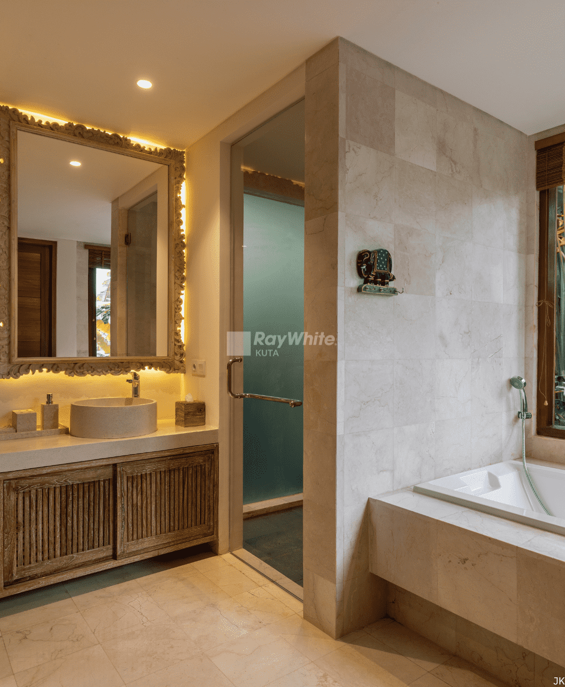 Gianyar,Bali,Indonesia,6 Bedrooms,7 Bathrooms,Villa,MLS ID