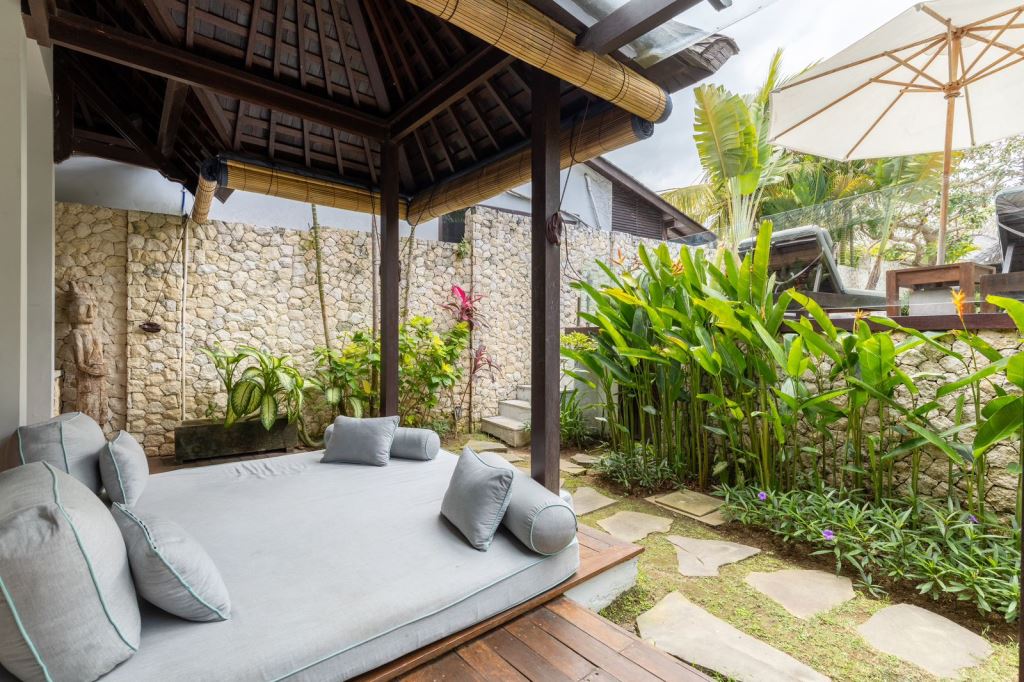 Pecatu,Bali,Indonesia,6 Bedrooms,2 Bathrooms,Villa,MLS ID 1084