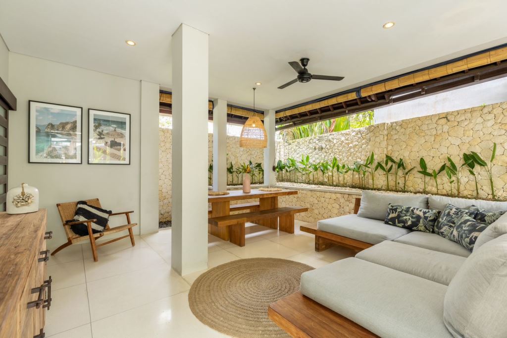 Pecatu,Bali,Indonesia,6 Bedrooms,2 Bathrooms,Villa,MLS ID 1084