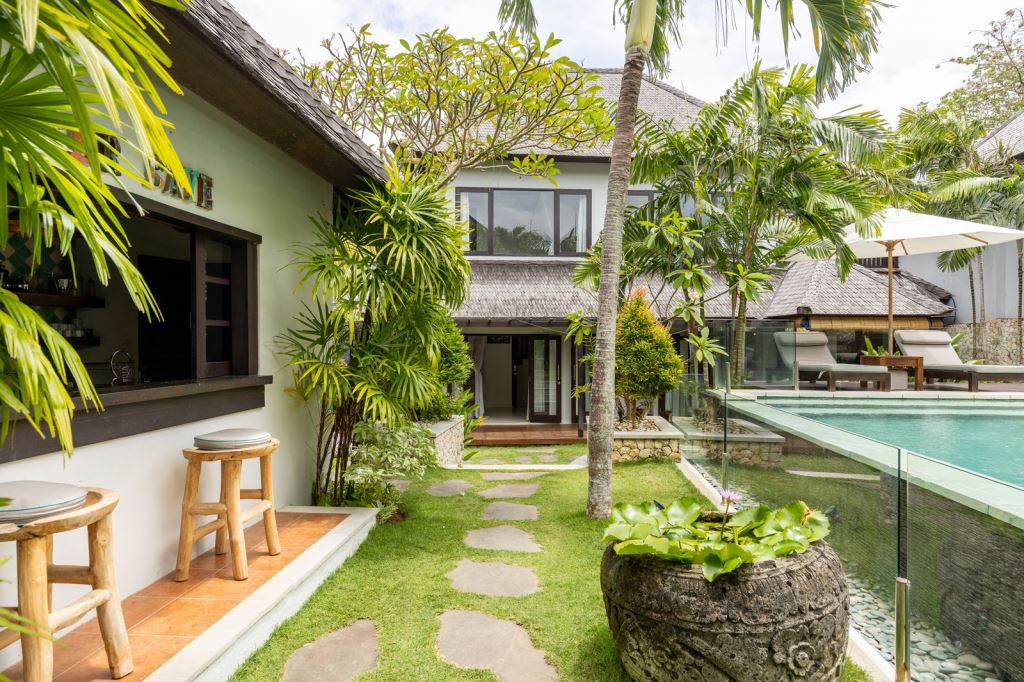 Pecatu,Bali,Indonesia,6 Bedrooms,2 Bathrooms,Villa,MLS ID 1084