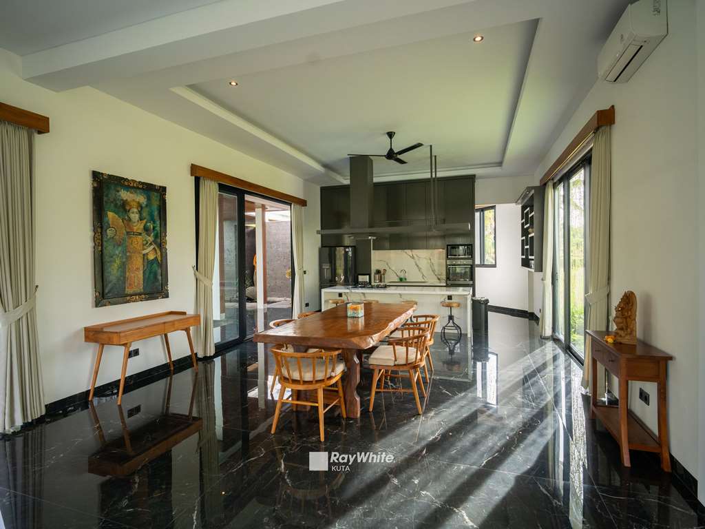 Ubud,Bali,Indonesia,4 Bedrooms,4 Bathrooms,Residential,MLS ID 1712