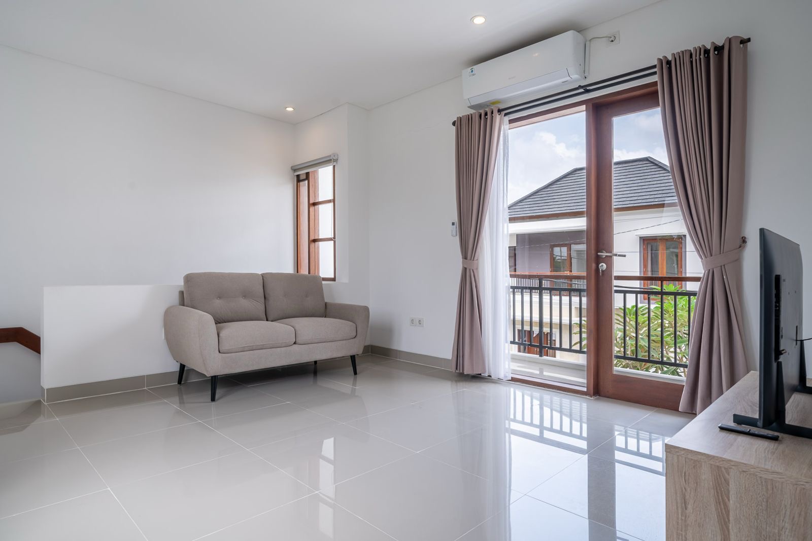 Kerobokan,Bali,Indonesia,4 Bedrooms,3 Bathrooms,Residential,MLS ID 1879