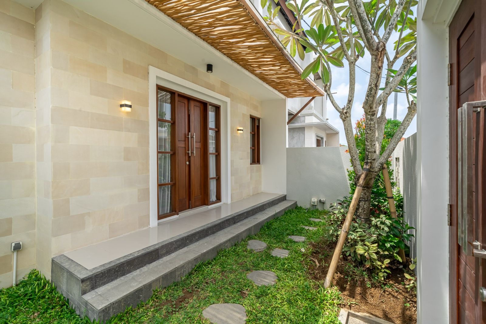 Kerobokan,Bali,Indonesia,4 Bedrooms,3 Bathrooms,Residential,MLS ID 1879