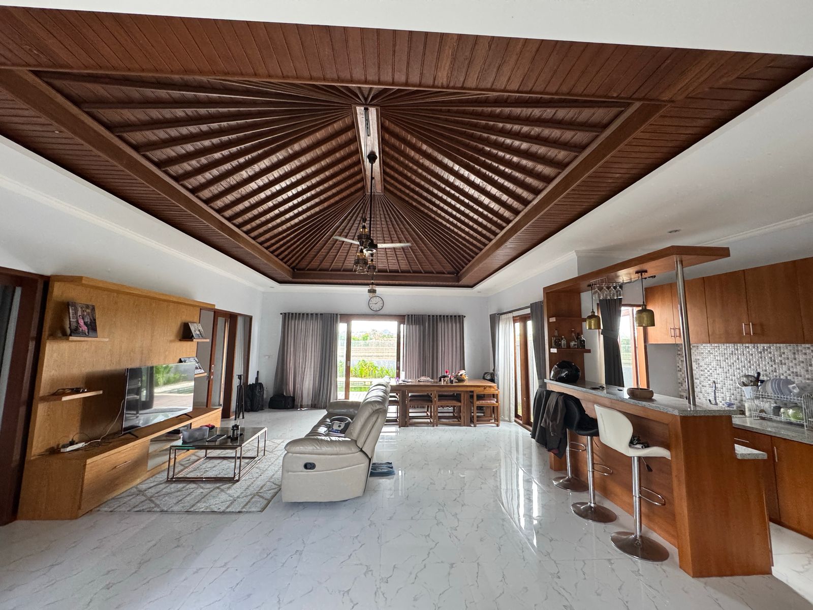 Mengwi,Bali,Indonesia,6 Bedrooms,5 Bathrooms,Villa,MLS ID 1996