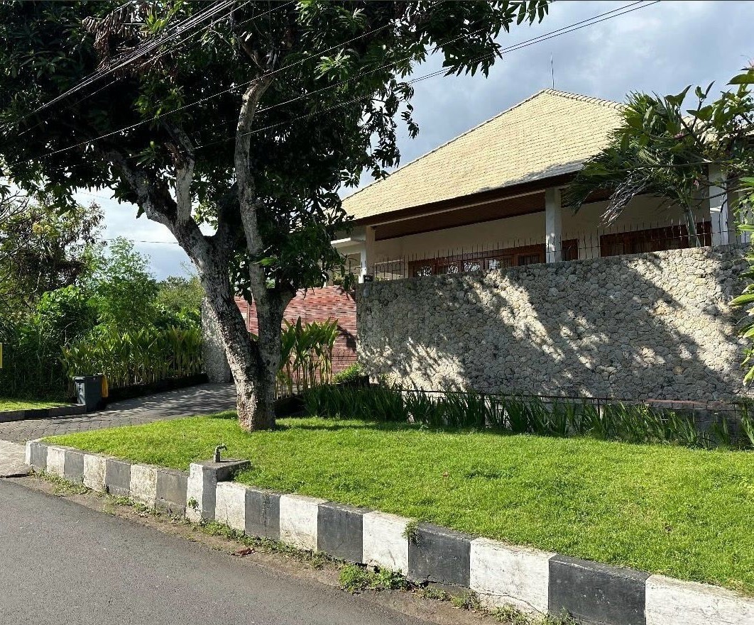 Gianyar,Bali,Indonesia,4 Bedrooms,2 Bathrooms,Residential,MLS ID 2042