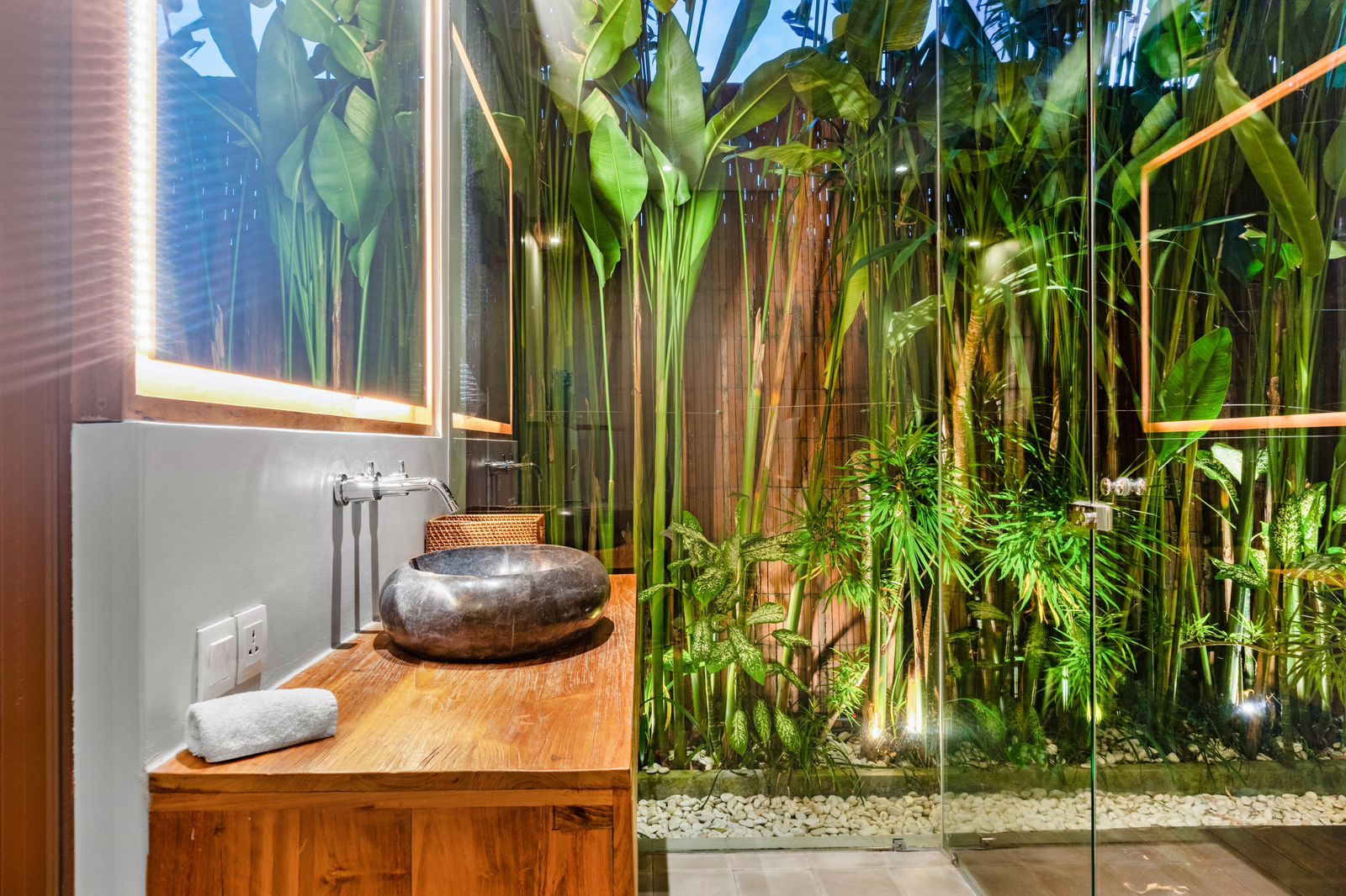 Kerobokan,Bali,Indonesia,3 Bedrooms,3 Bathrooms,Villa,MLS ID 2080