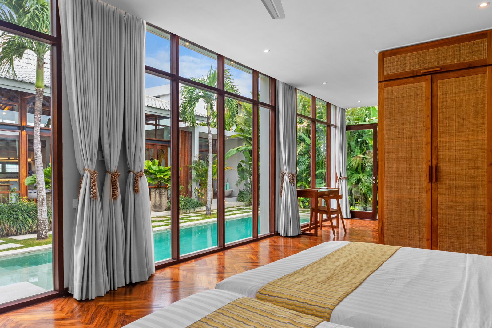 Kerobokan,Bali,Indonesia,3 Bedrooms,3 Bathrooms,Villa,MLS ID 2080
