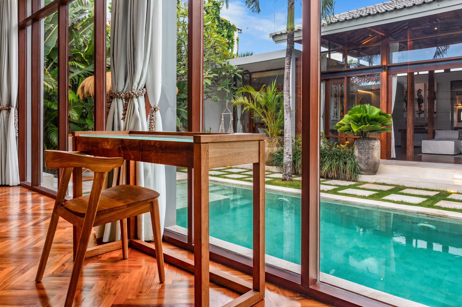 Kerobokan,Bali,Indonesia,3 Bedrooms,3 Bathrooms,Villa,MLS ID 2080