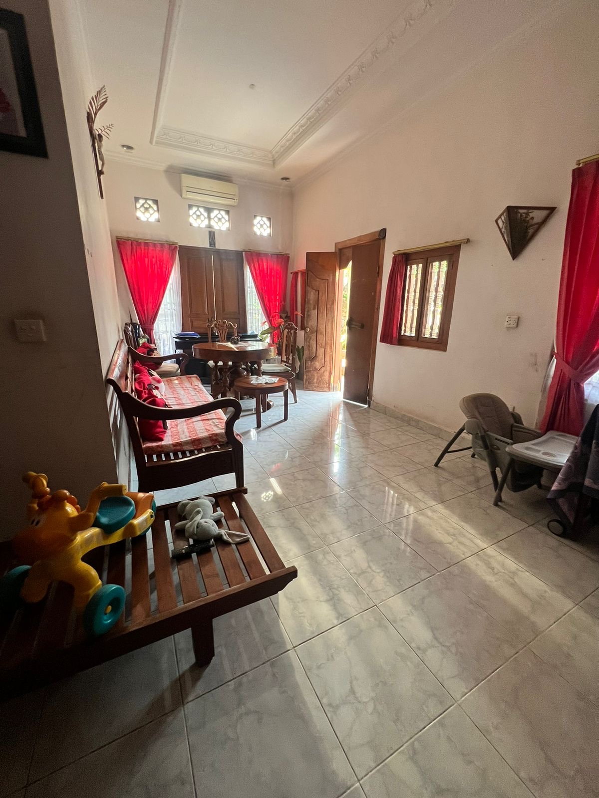Gianyar,Bali,Indonesia,4 Bedrooms,3 Bathrooms,Residential,MLS ID 2100