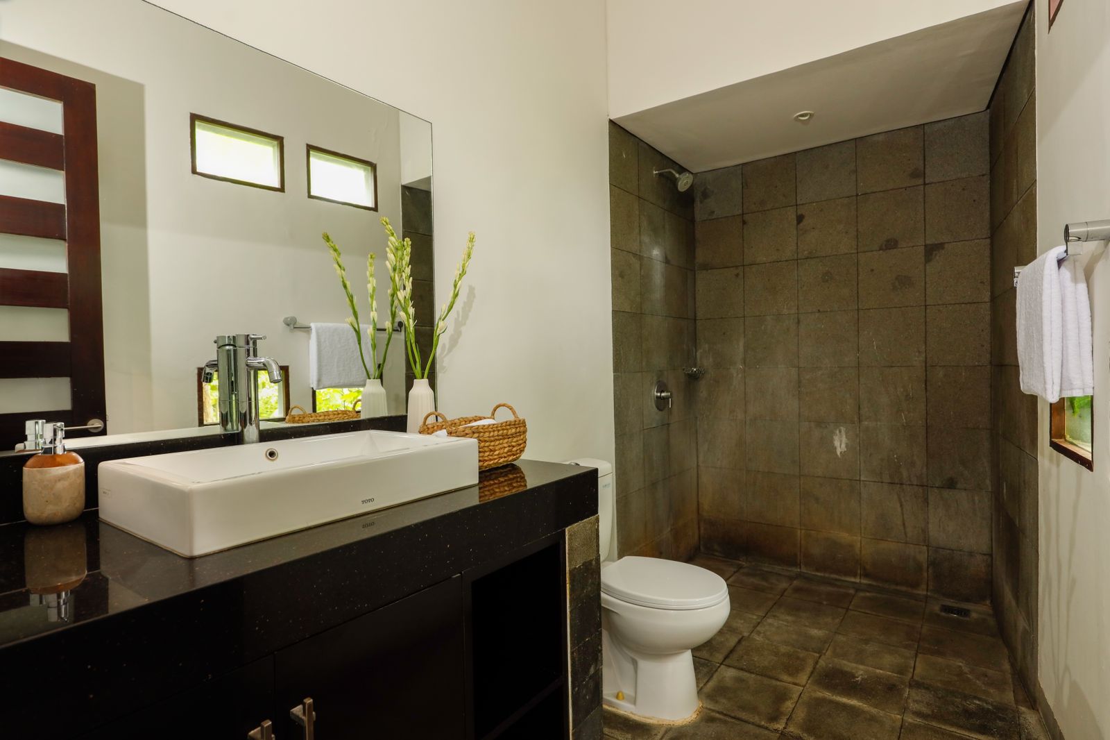Nusa Dua,Bali,Indonesia,3 Bedrooms,3 Bathrooms,Villa,MLS ID 2104