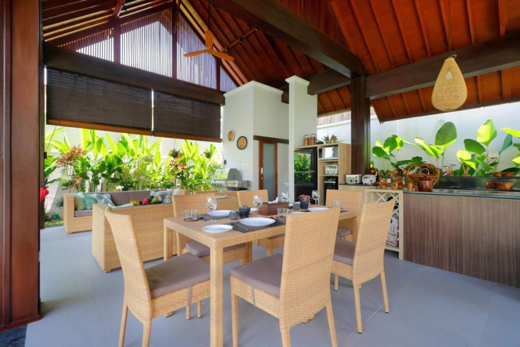 Ungasan,Bali,Indonesia,7 Bedrooms,10 Bathrooms,Villa,MLS ID 2110