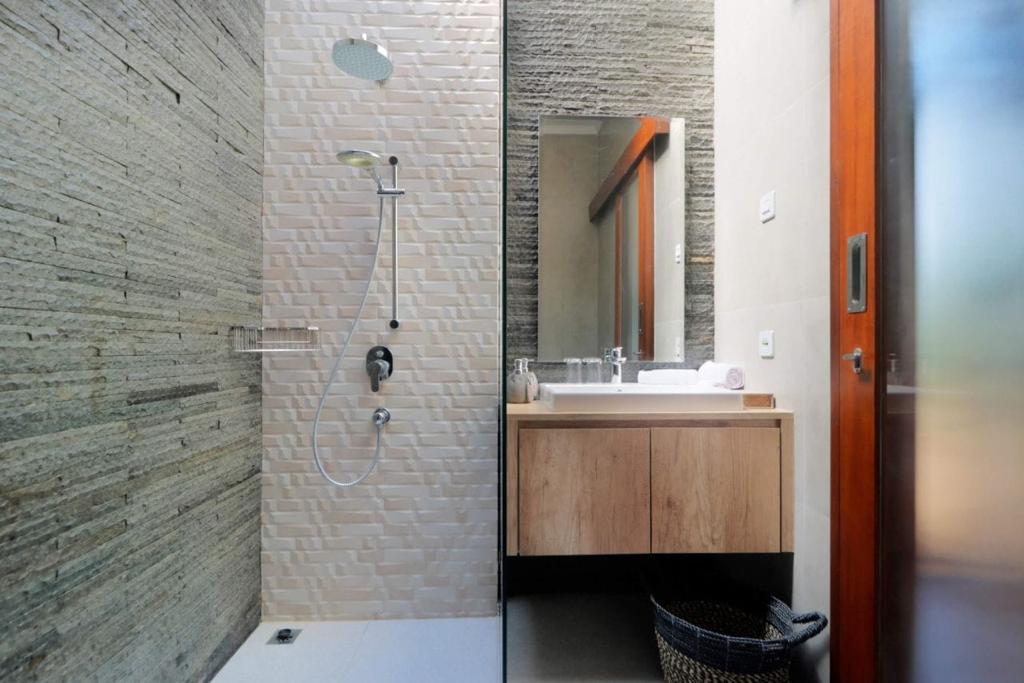 Ungasan,Bali,Indonesia,7 Bedrooms,10 Bathrooms,Villa,MLS ID 2110