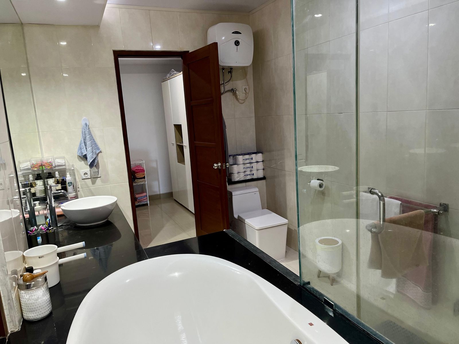 Jimbaran,Bali,Indonesia,4 Bedrooms,4 Bathrooms,Residential,MLS ID 2163