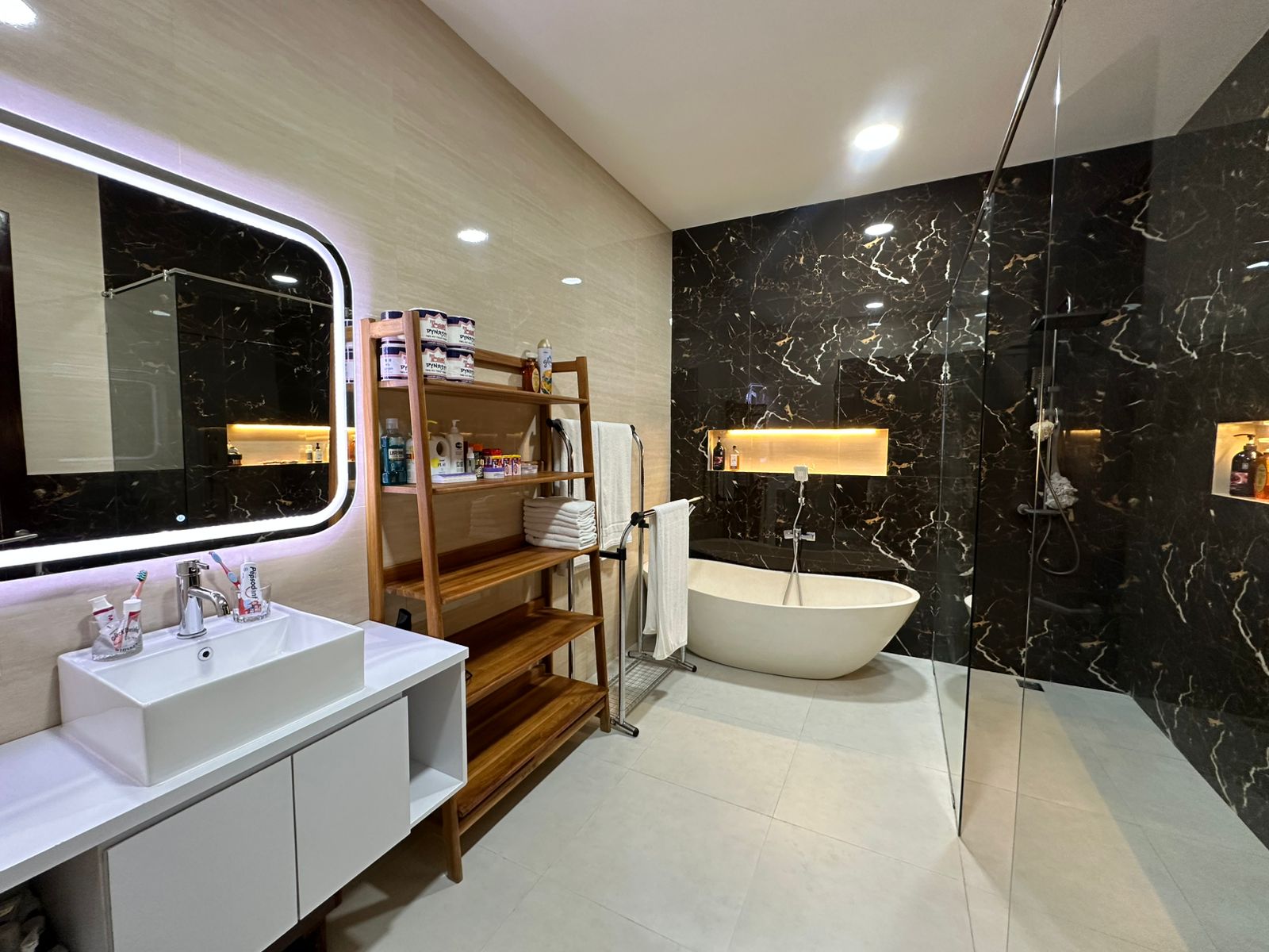 Ungasan,Bali,Indonesia,3 Bedrooms,4 Bathrooms,Villa,MLS ID 2172