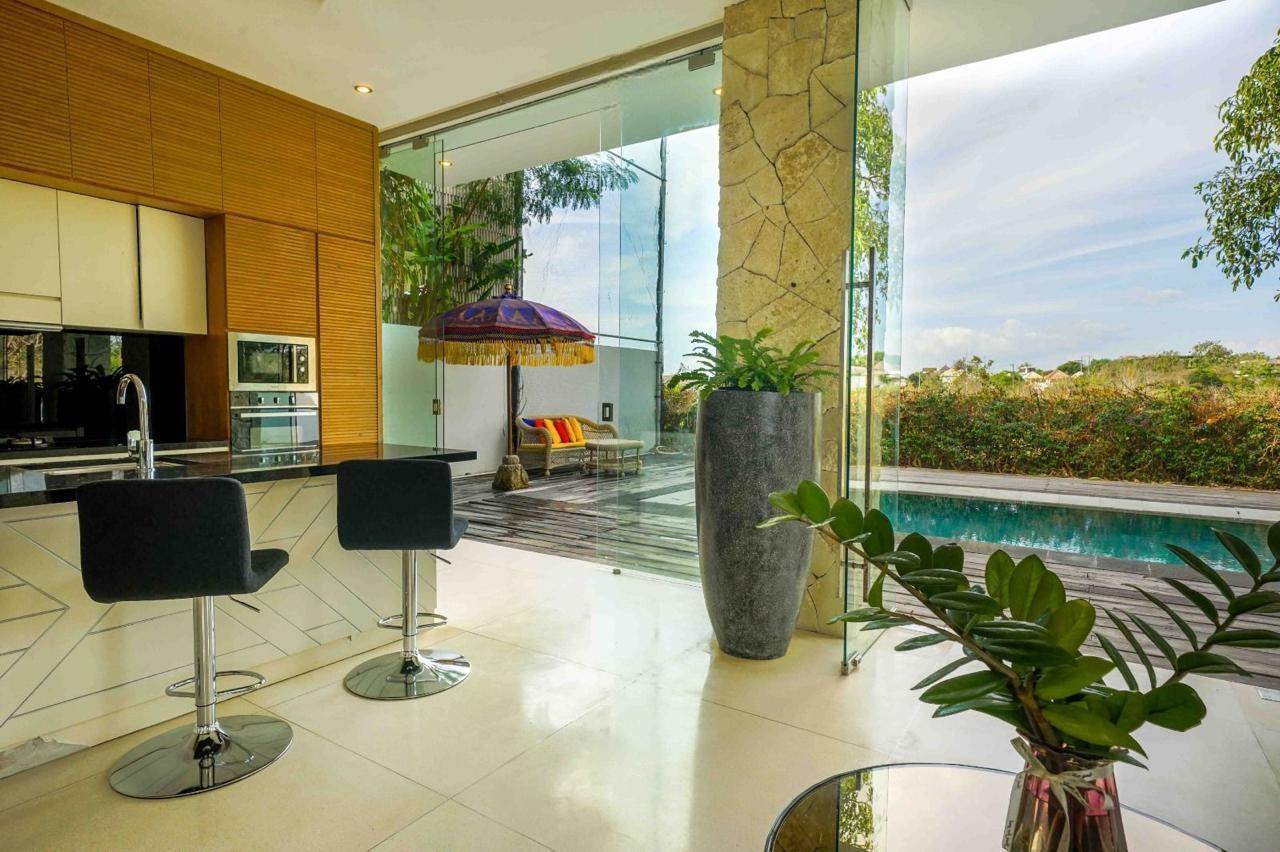 Uluwatu,Bali,Indonesia,4 Bedrooms,5 Bathrooms,Villa,MLS ID 2173