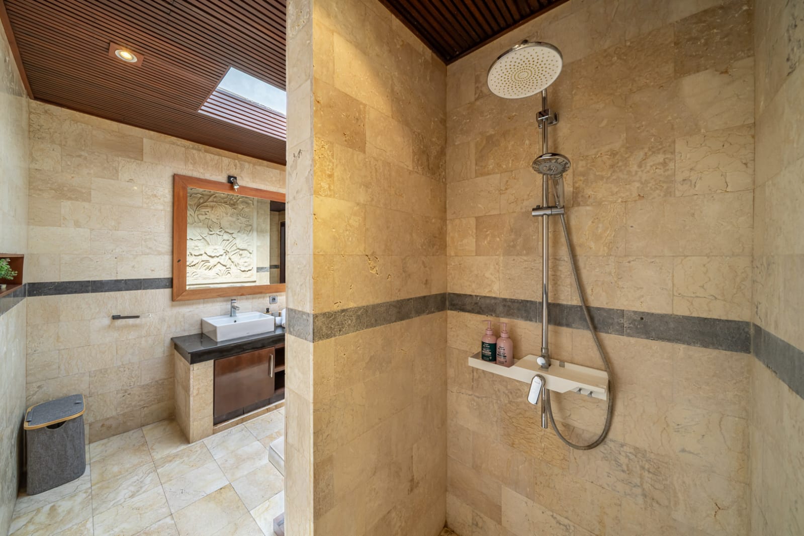 Kerobokan,Bali,Indonesia,3 Bedrooms,3 Bathrooms,Villa,MLS ID 2218