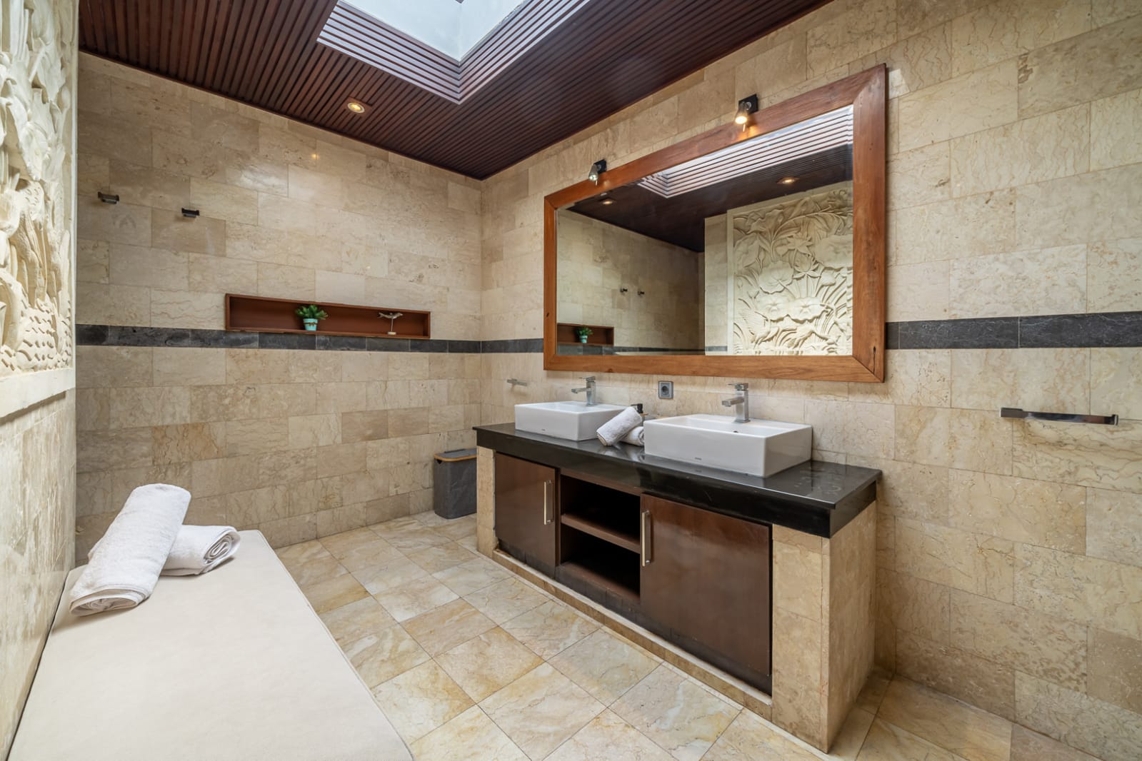 Kerobokan,Bali,Indonesia,3 Bedrooms,3 Bathrooms,Villa,MLS ID 2218