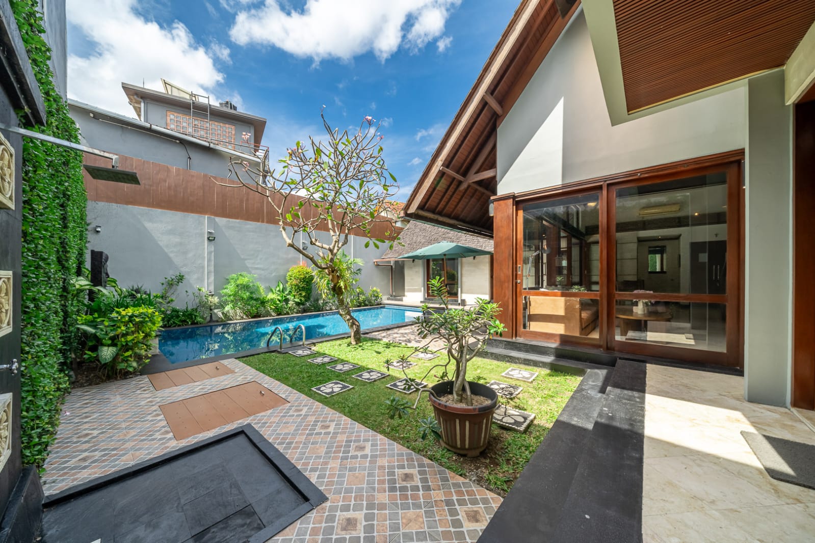 Kerobokan,Bali,Indonesia,3 Bedrooms,3 Bathrooms,Villa,MLS ID 2218