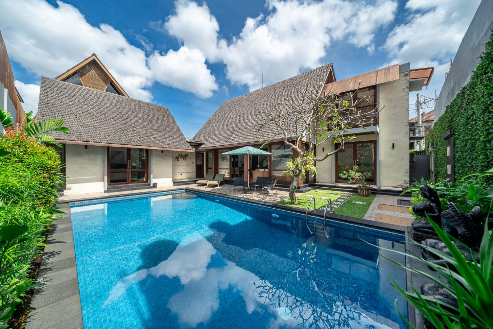 Kerobokan,Bali,Indonesia,3 Bedrooms,3 Bathrooms,Villa,MLS ID 2218