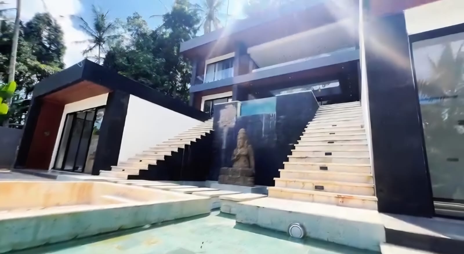 Gianyar,Bali,Indonesia,4 Bedrooms,5 Bathrooms,Villa,MLS ID 2238