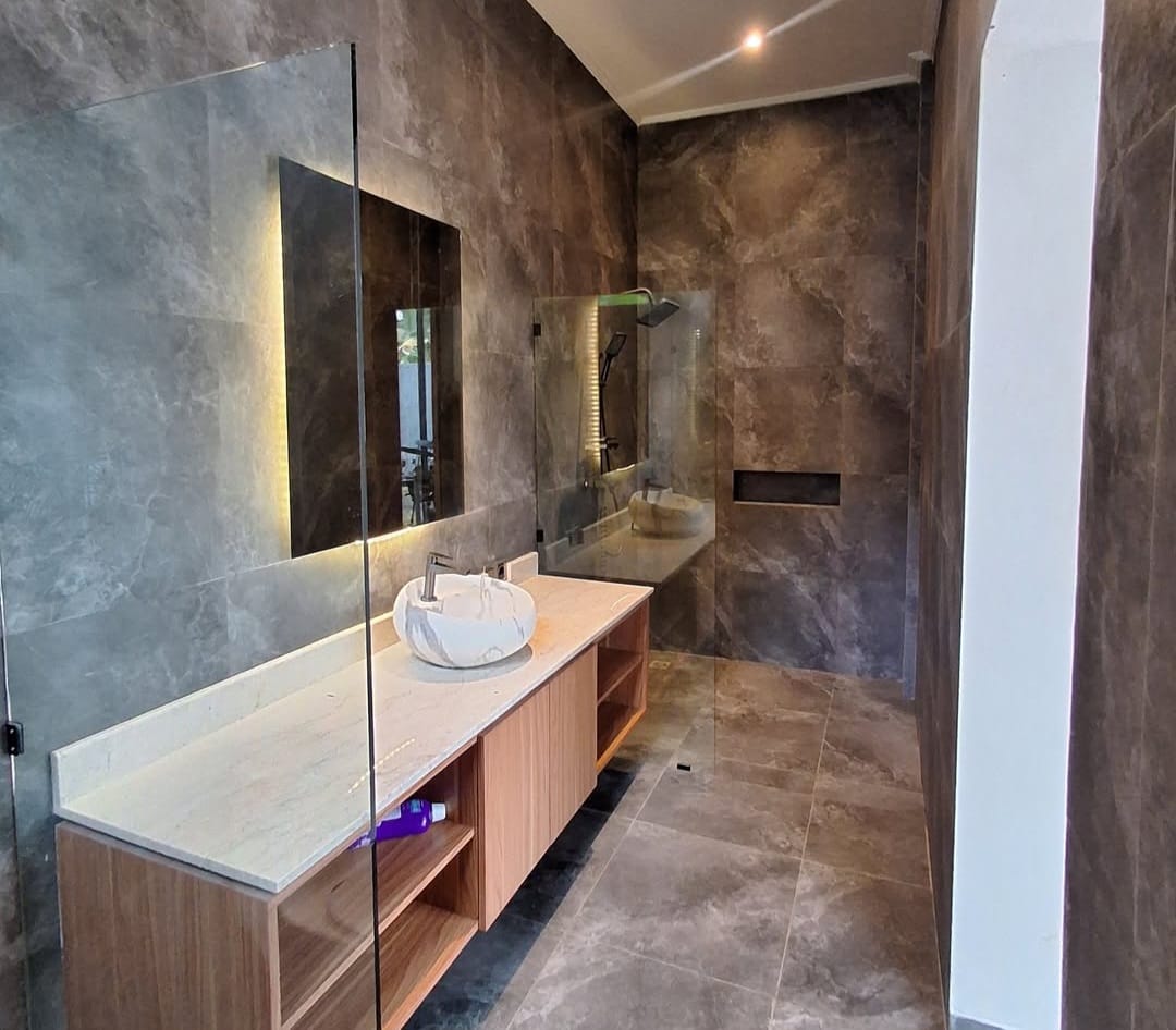 Gianyar,Bali,Indonesia,4 Bedrooms,5 Bathrooms,Villa,MLS ID 2238