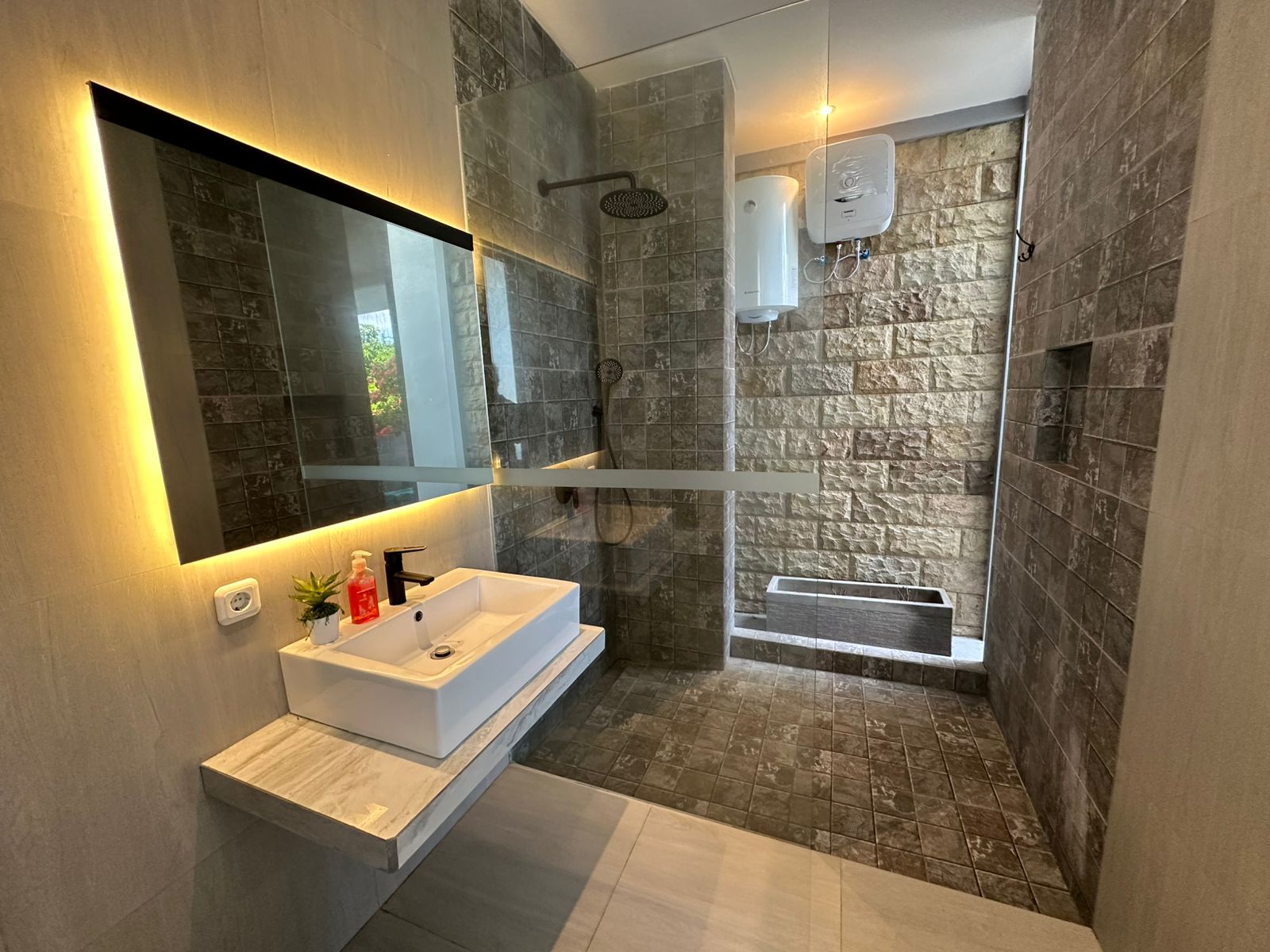 Ungasan,Bali,Indonesia,3 Bedrooms,3 Bathrooms,Villa,MLS ID 2281