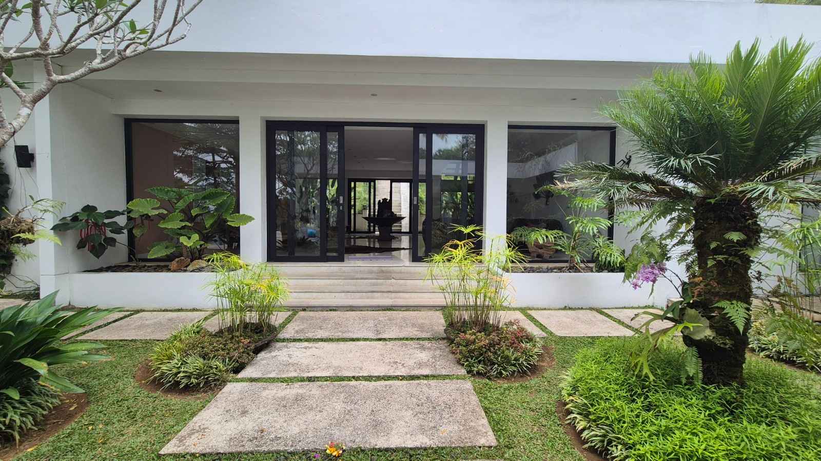 Gianyar,Bali,Indonesia,6 Bedrooms,6 Bathrooms,Villa,MLS ID 2328