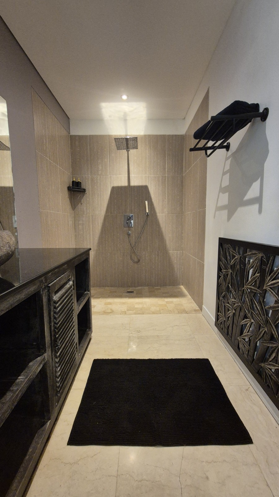 Gianyar,Bali,Indonesia,6 Bedrooms,6 Bathrooms,Villa,MLS ID 2328