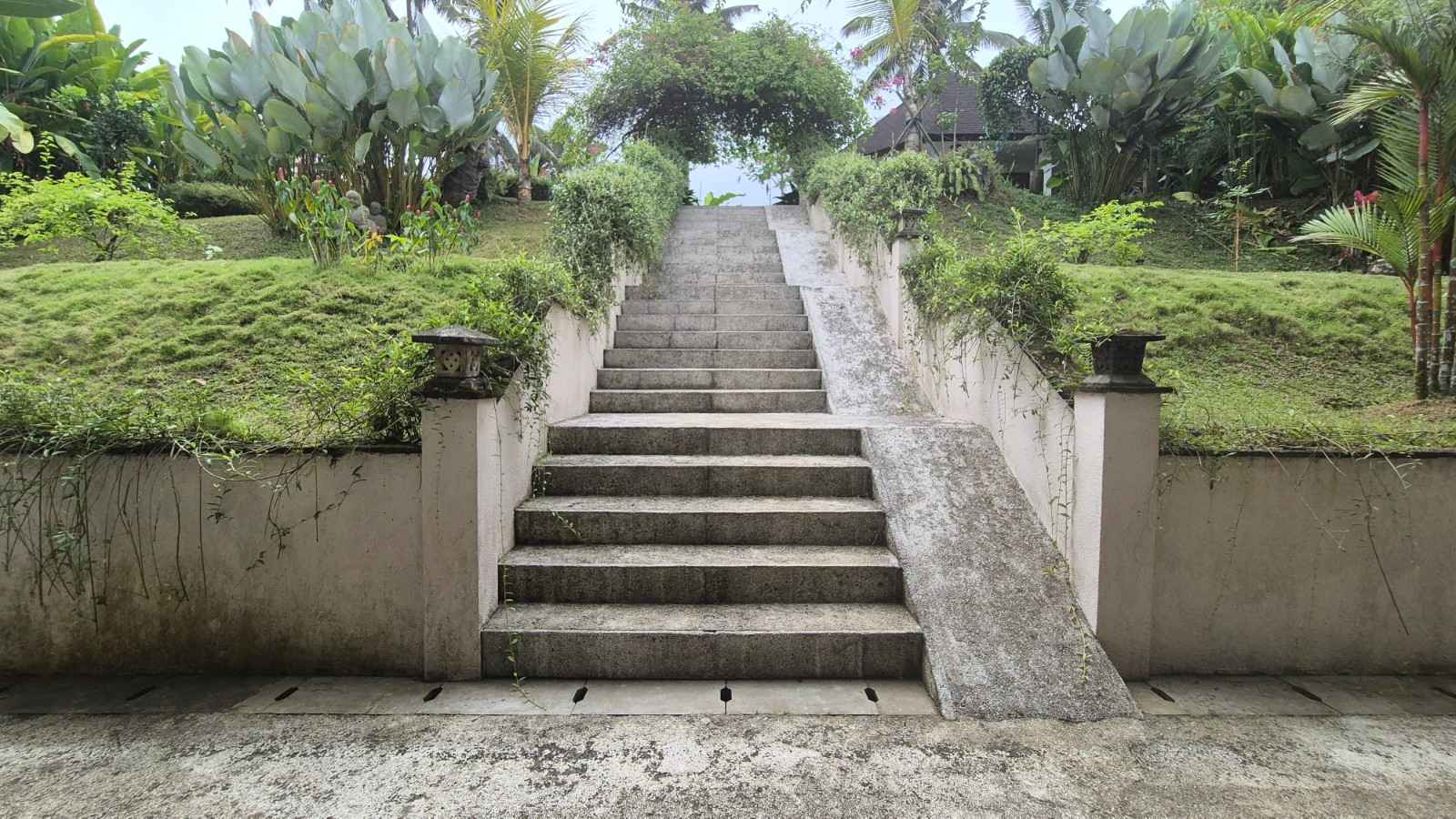 Gianyar,Bali,Indonesia,6 Bedrooms,6 Bathrooms,Villa,MLS ID 2328