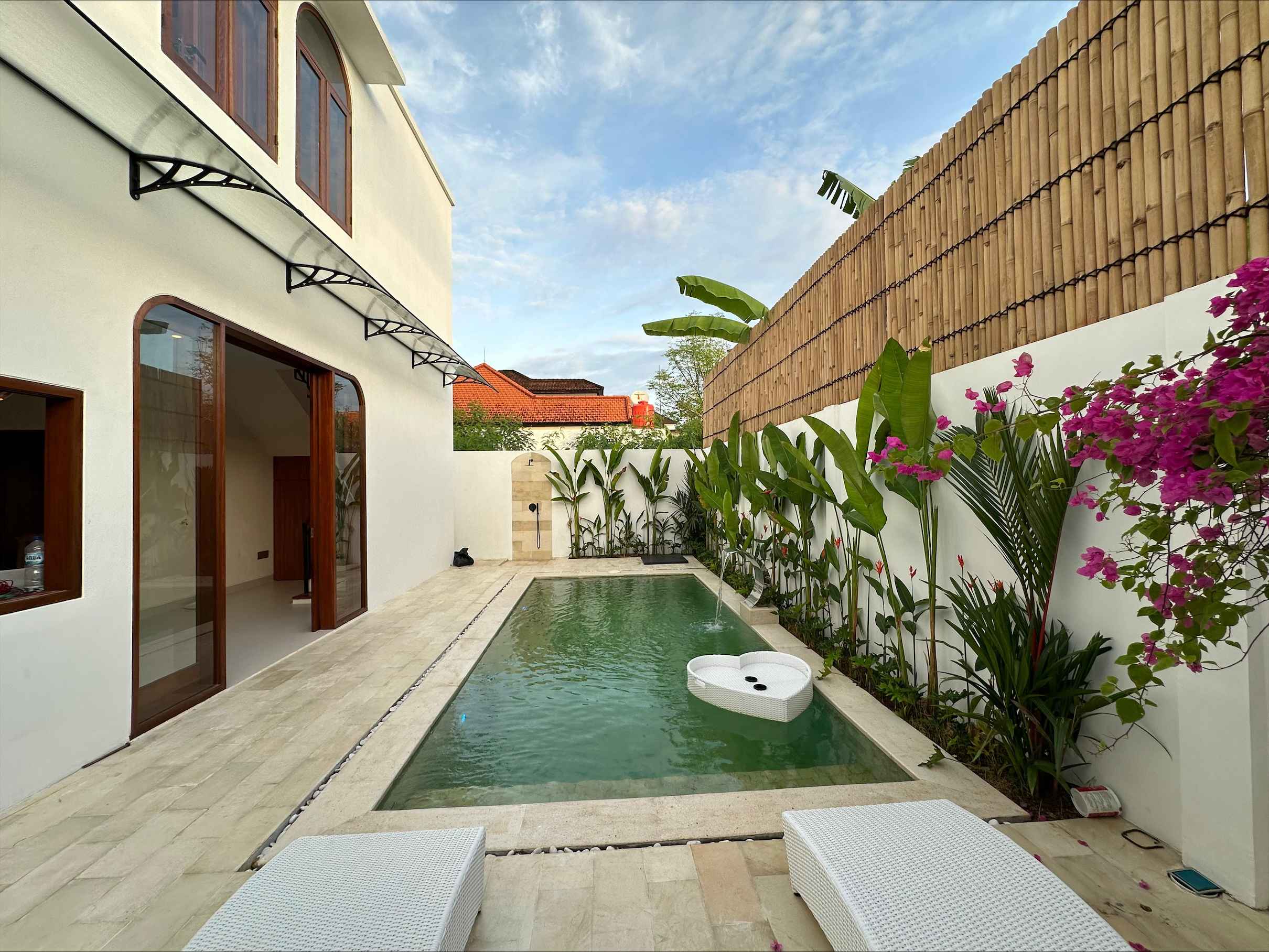 Jimbaran,Bali,Indonesia,3 Bedrooms,3 Bathrooms,Villa,MLS ID 2383