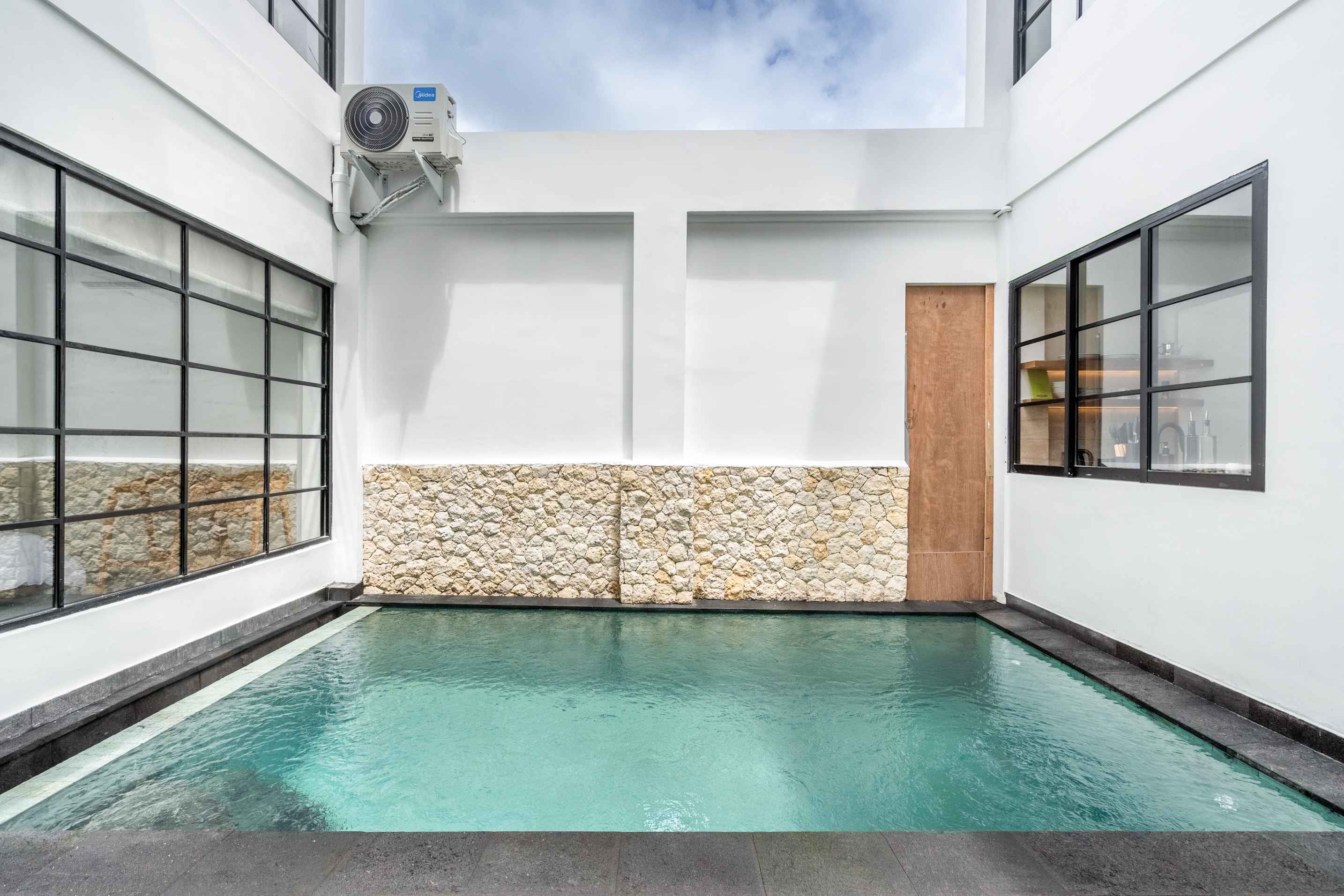 Seminyak,Bali,Indonesia,3 Bedrooms,3 Bathrooms,Villa,MLS ID 2397