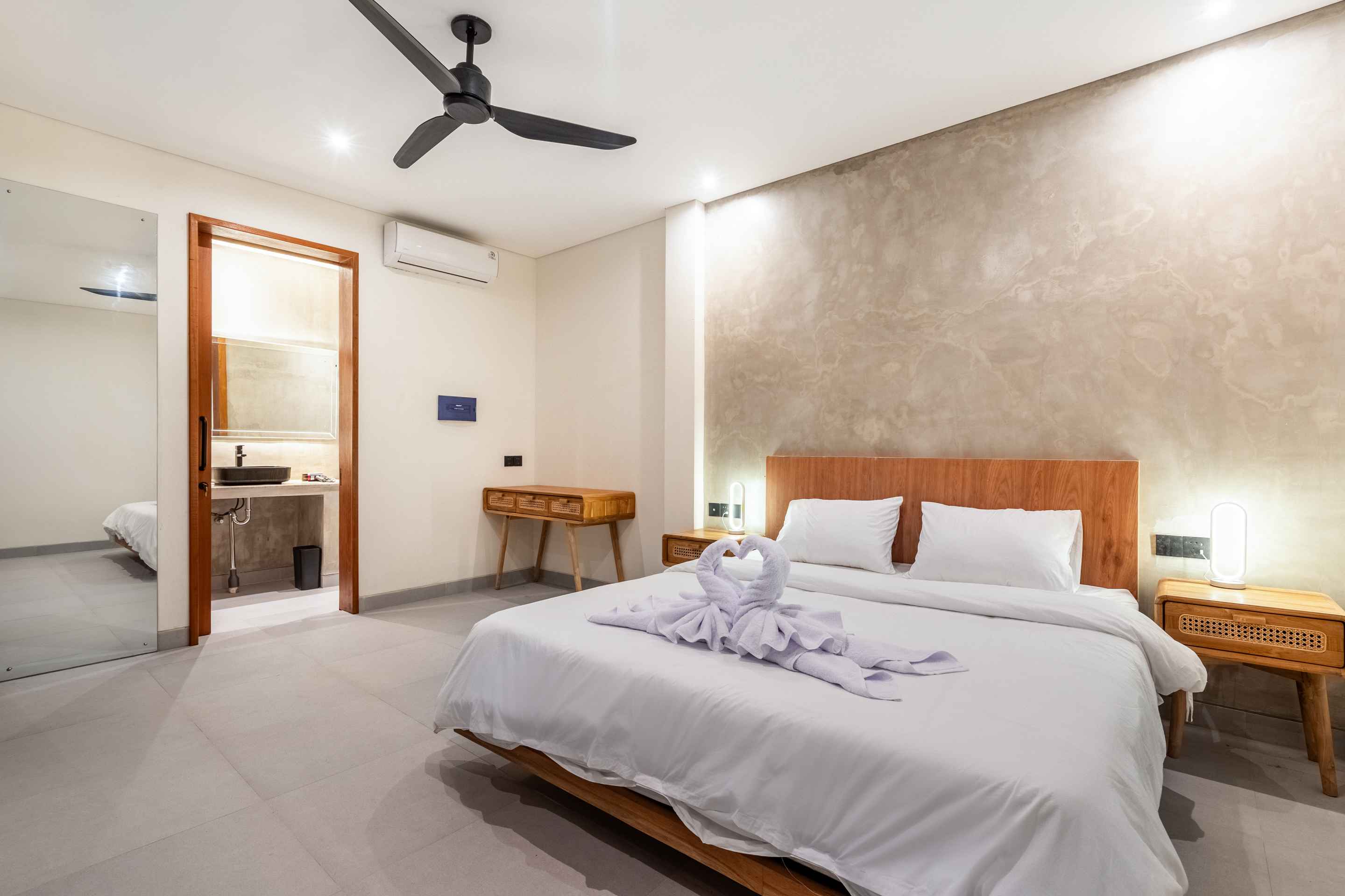 Seminyak,Bali,Indonesia,3 Bedrooms,3 Bathrooms,Villa,MLS ID 2397