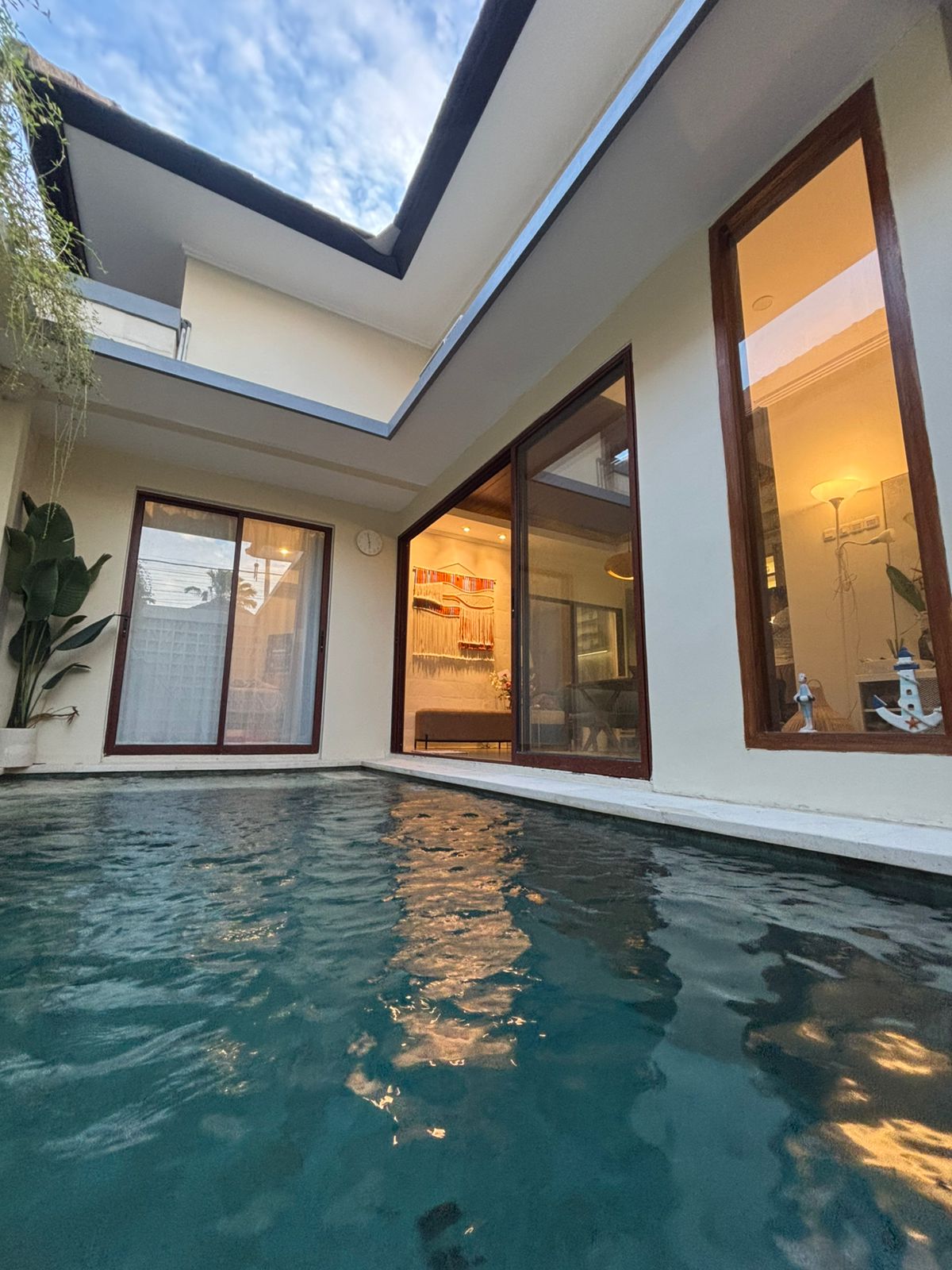 Seminyak,Bali,Indonesia,3 Bedrooms,3 Bathrooms,Villa,MLS ID 2401
