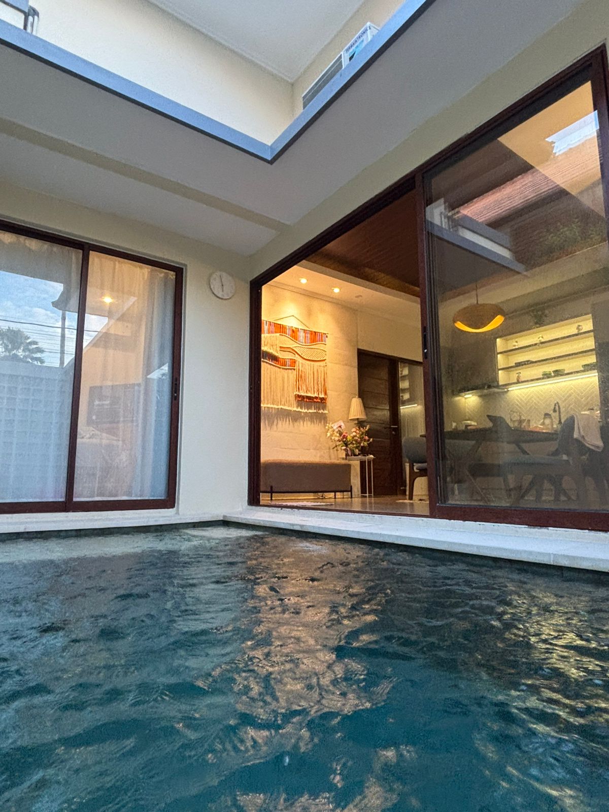 Seminyak,Bali,Indonesia,3 Bedrooms,3 Bathrooms,Villa,MLS ID 2401