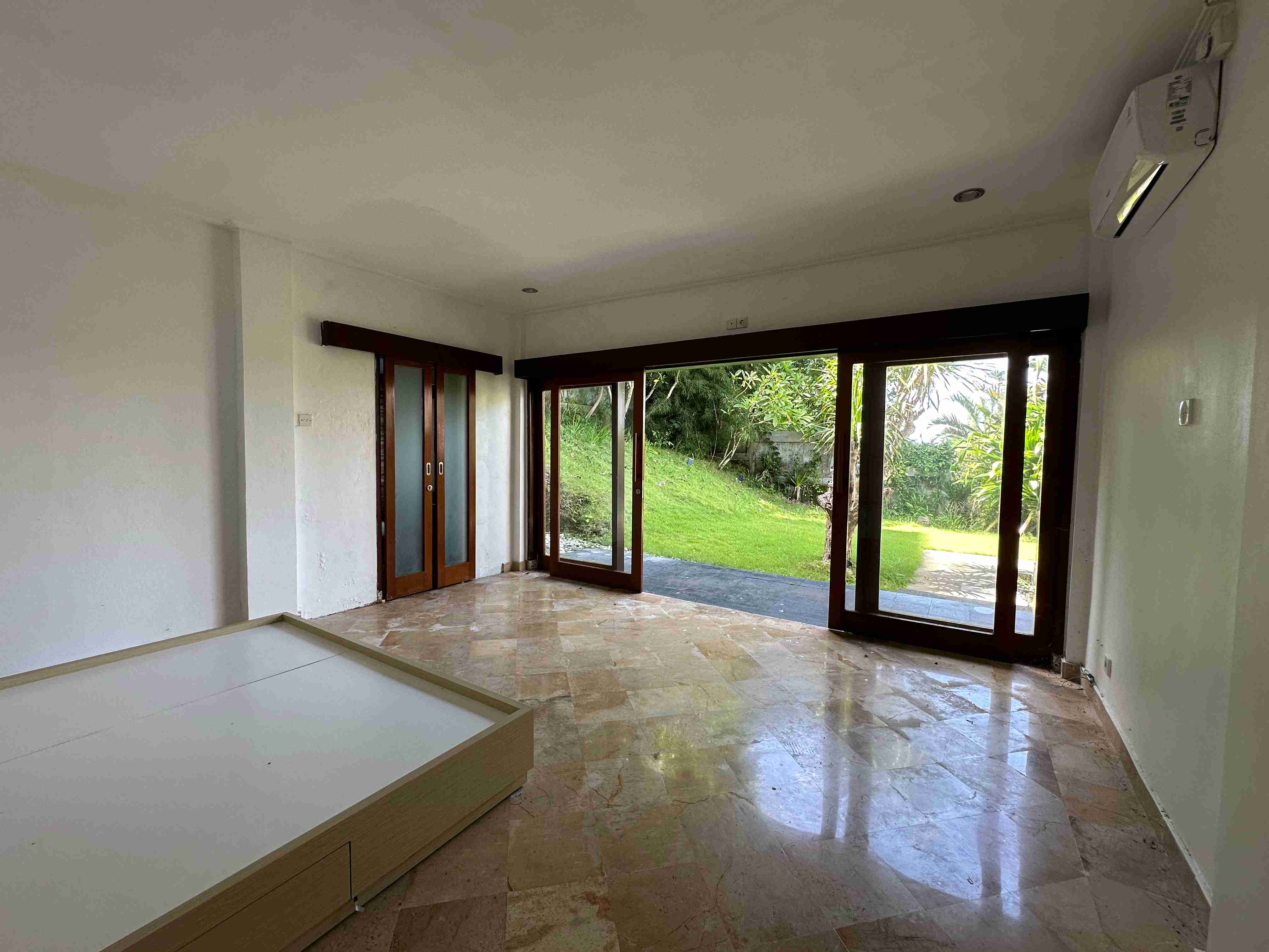 Ungasan,Bali,Indonesia,5 Bedrooms,6 Bathrooms,Villa,MLS ID 2449