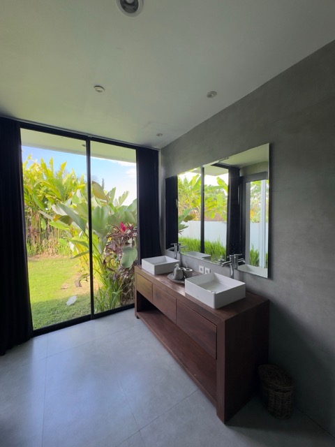 Gianyar,Bali,Indonesia,4 Bedrooms,5 Bathrooms,Villa,MLS ID 2494