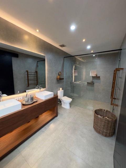 Gianyar,Bali,Indonesia,4 Bedrooms,5 Bathrooms,Villa,MLS ID 2494