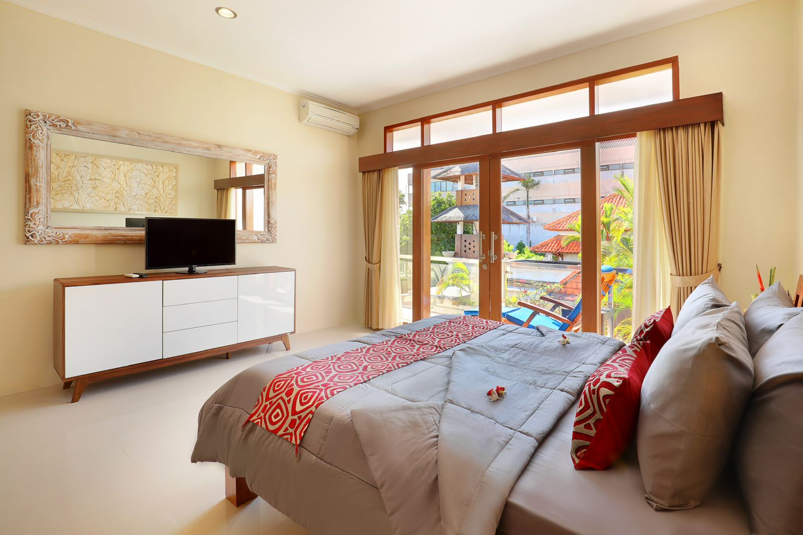 Legian,Bali,Indonesia,3 Bedrooms,3 Bathrooms,Villa,MLS ID 2572