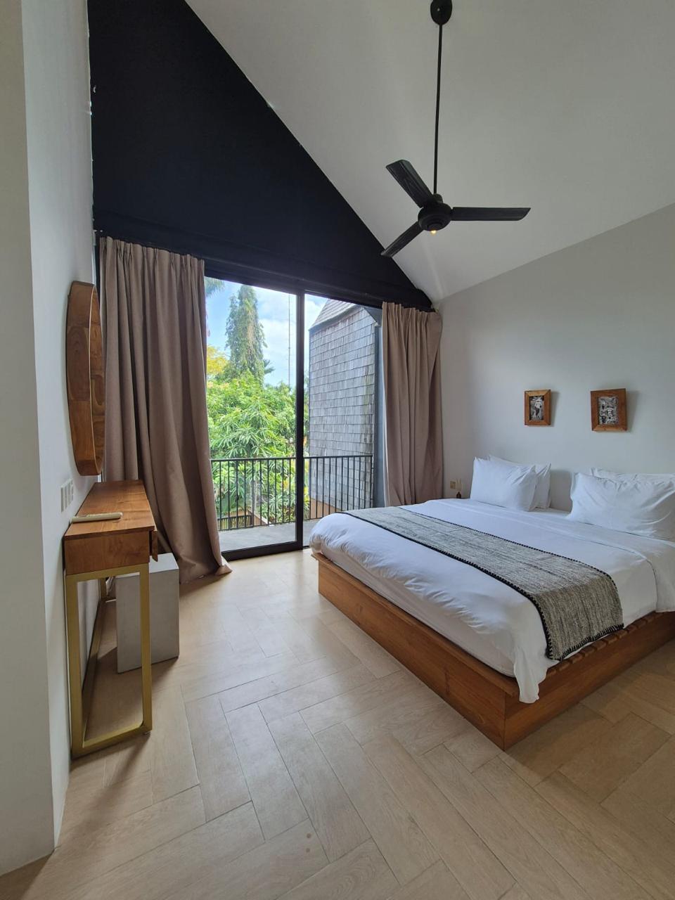 Canggu,Bali,Indonesia,3 Bedrooms,3 Bathrooms,Villa,MLS ID 2579