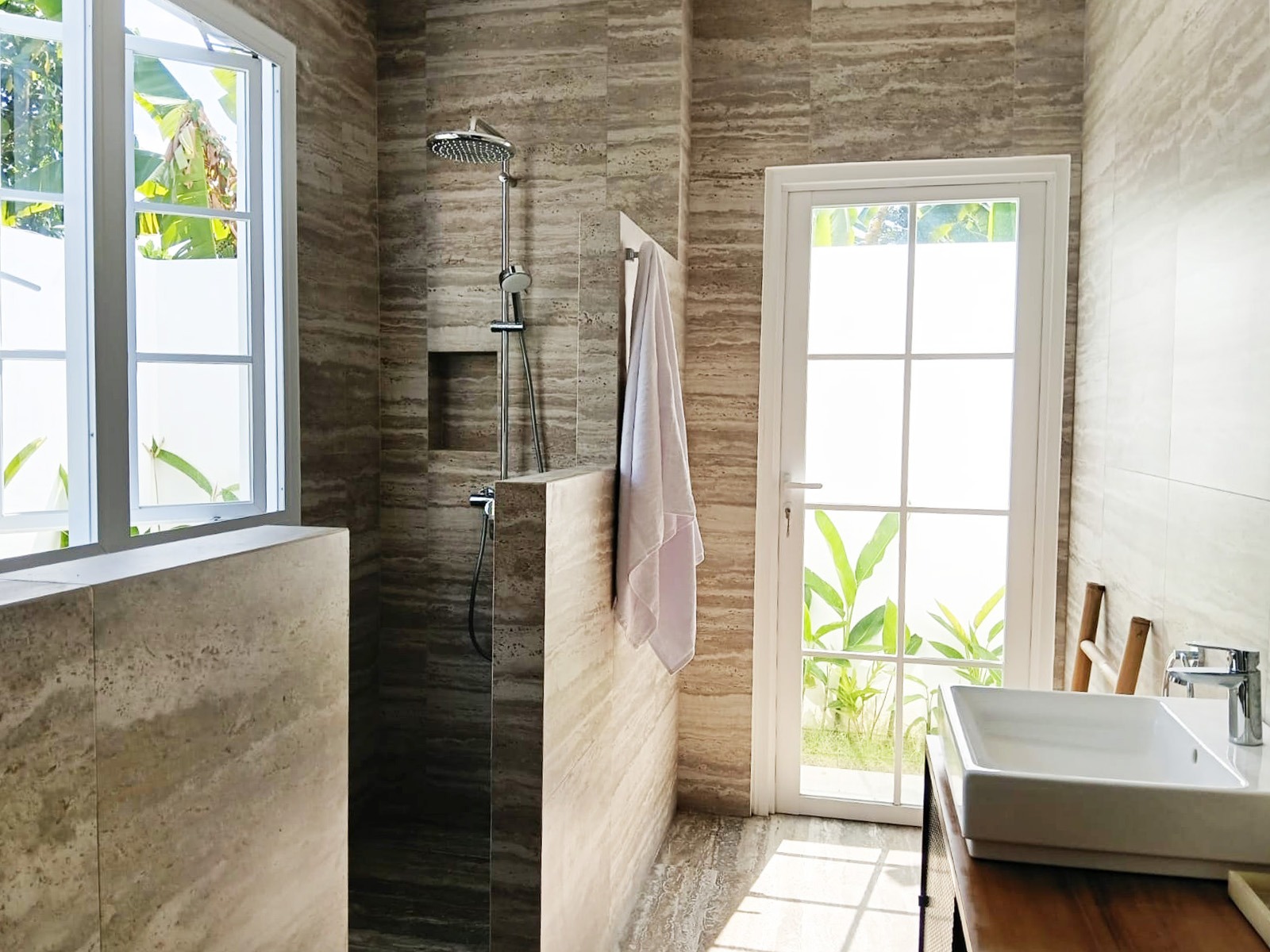 Ubud,Bali,Indonesia,2 Bedrooms,5 Bathrooms,Residential,MLS ID 2664