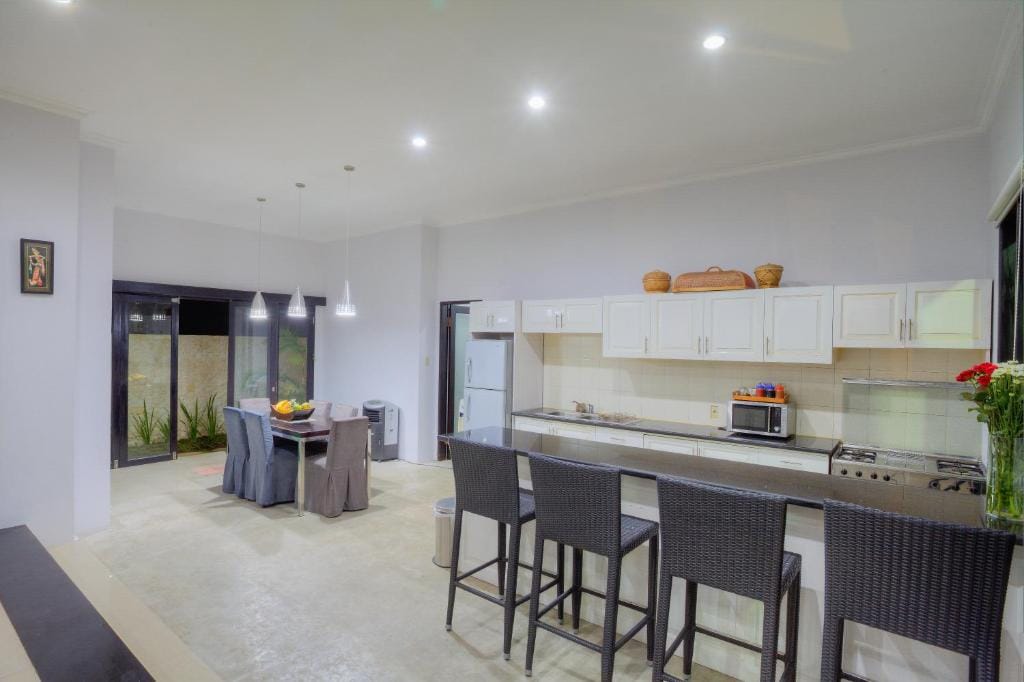 Kuta,Bali,Indonesia,4 Bedrooms,4 Bathrooms,Villa,MLS ID 2688