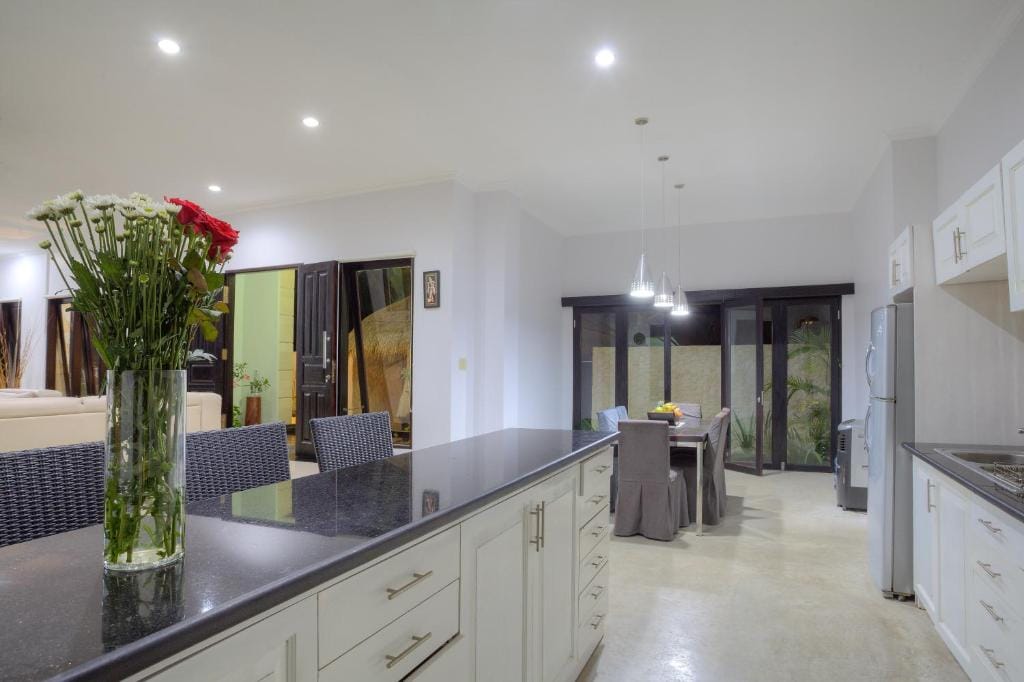 Kuta,Bali,Indonesia,4 Bedrooms,4 Bathrooms,Villa,MLS ID 2688