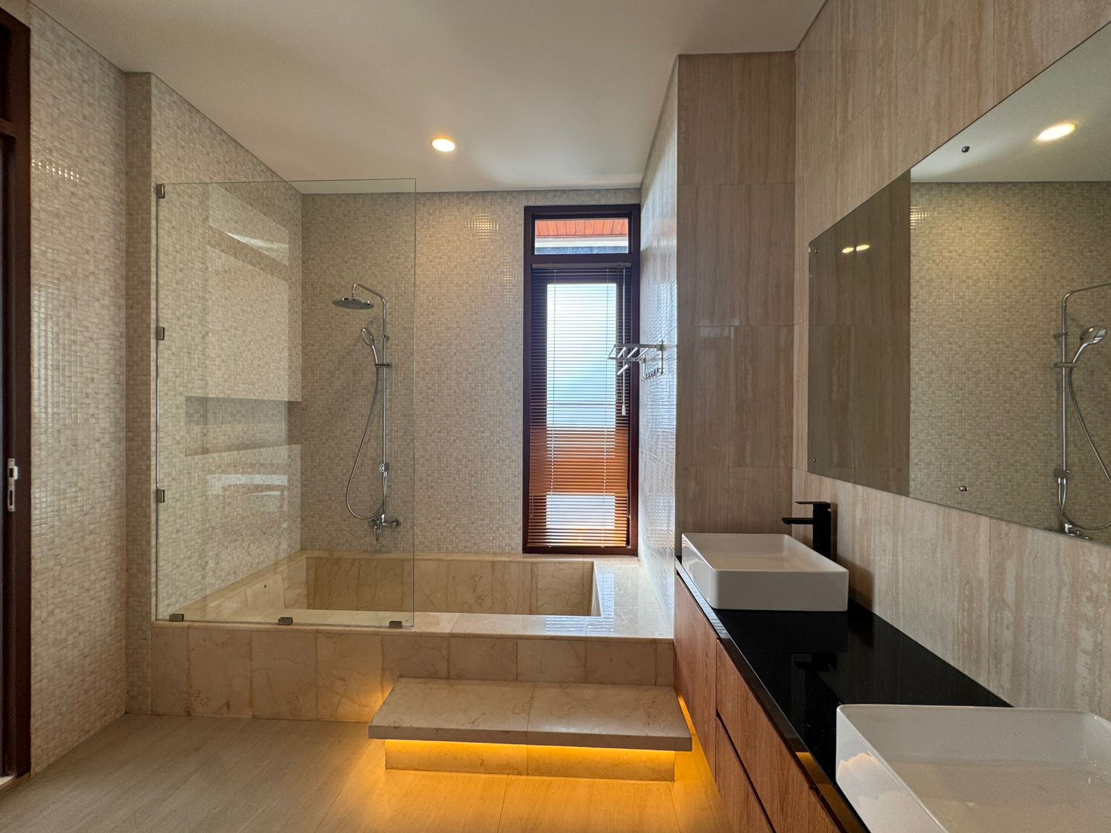 Pererenan,Bali,Indonesia,5 Bedrooms,7 Bathrooms,Villa,MLS ID 2708
