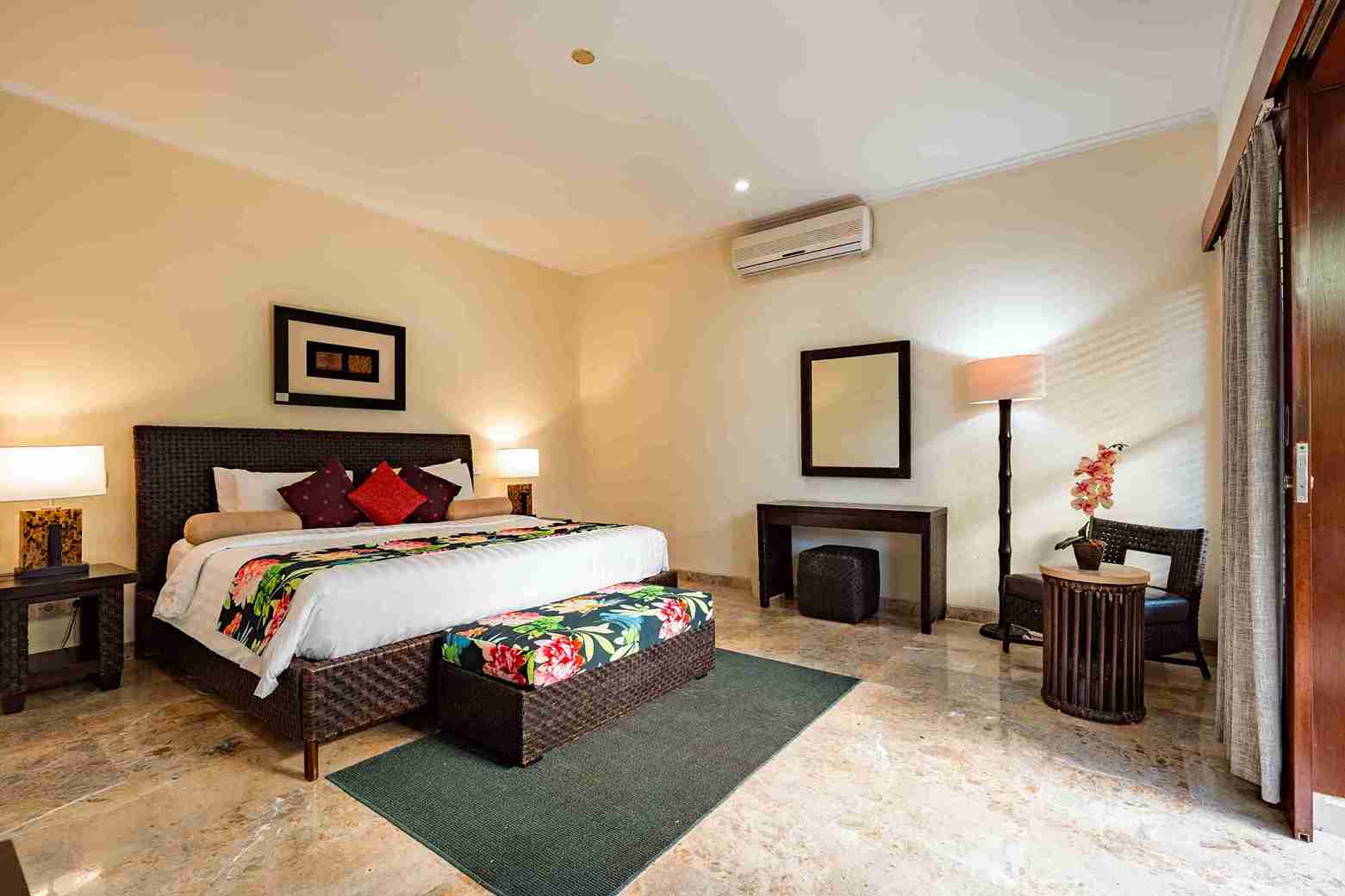 Ungasan,Bali,Indonesia,16 Bedrooms,25 Bathrooms,Villa,MLS ID 2733