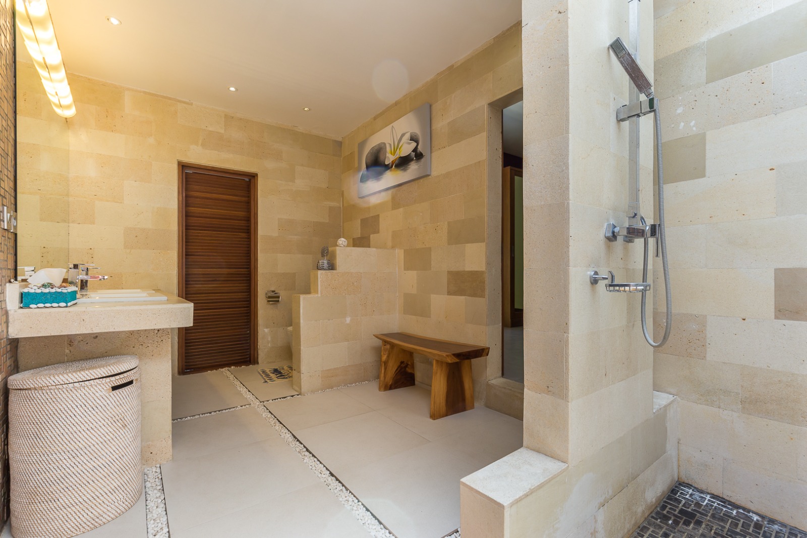 Tabanan,Bali,Indonesia,4 Bedrooms,5 Bathrooms,Villa,MLS ID 2738